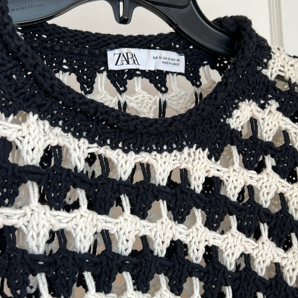 Black and off white crop sweater with pockets - Picture 3 of 3